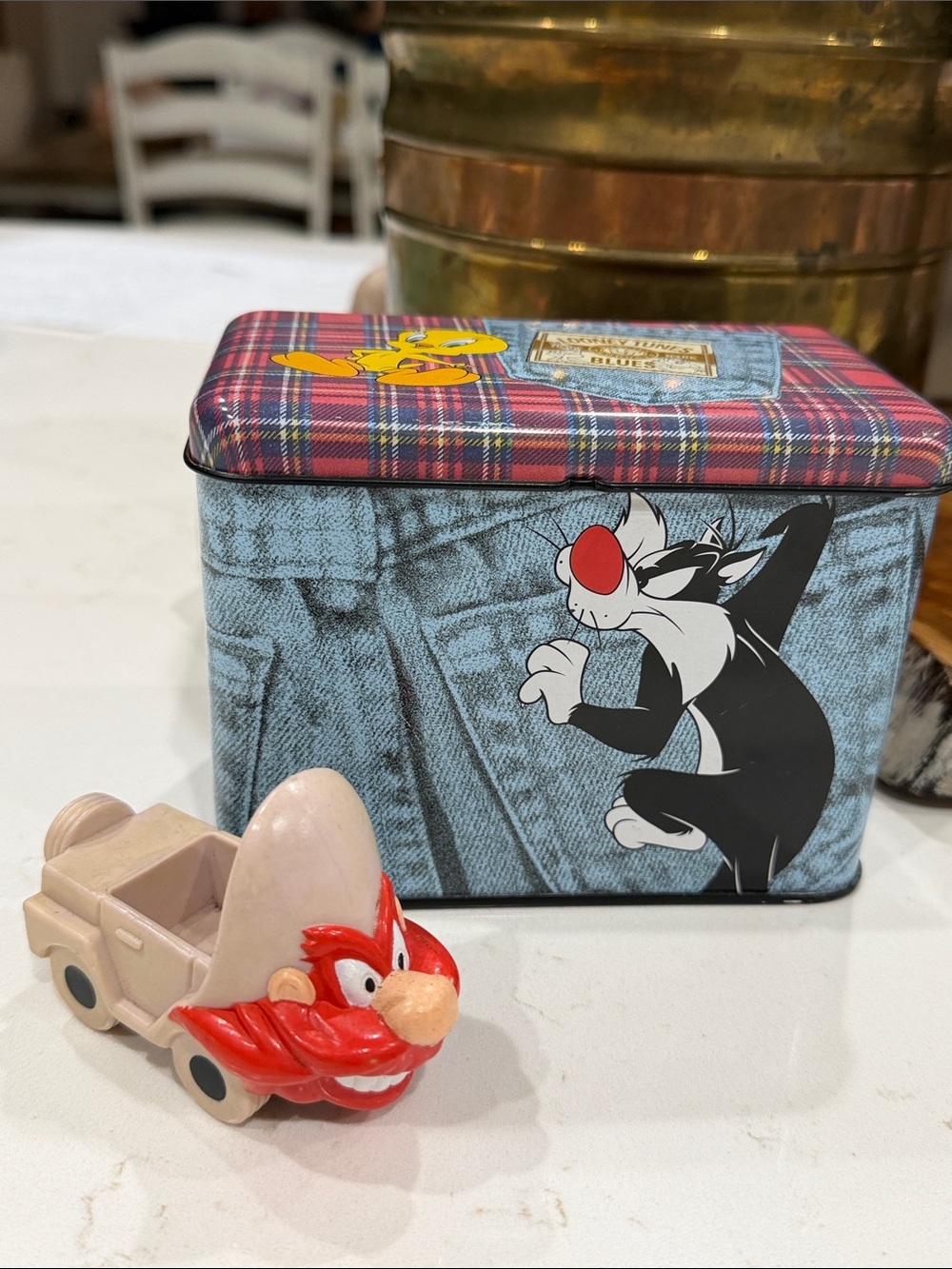 1995 Warner Bros. Sylvester & Tweety Plaid Tin Looney Tunes plus 1989 Arbyโs Toy